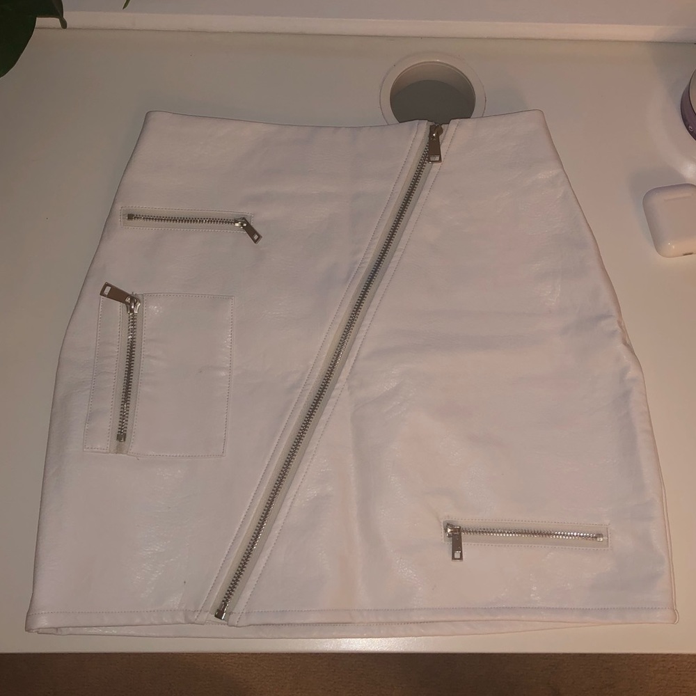 I.AM.GIA WHITE ZIPPER MINI SKIRT